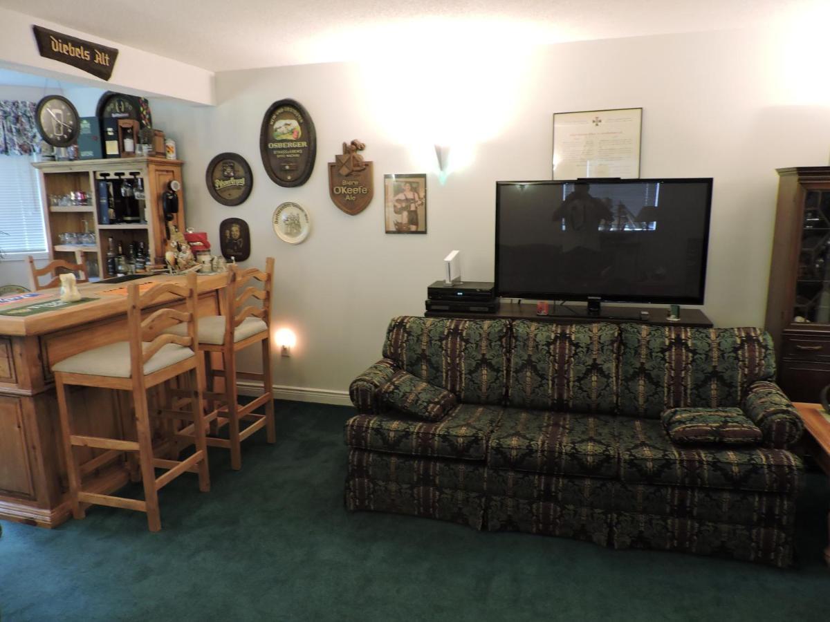 Tucked Inn The Harbour B&B Victoria Harbour Chambre photo
