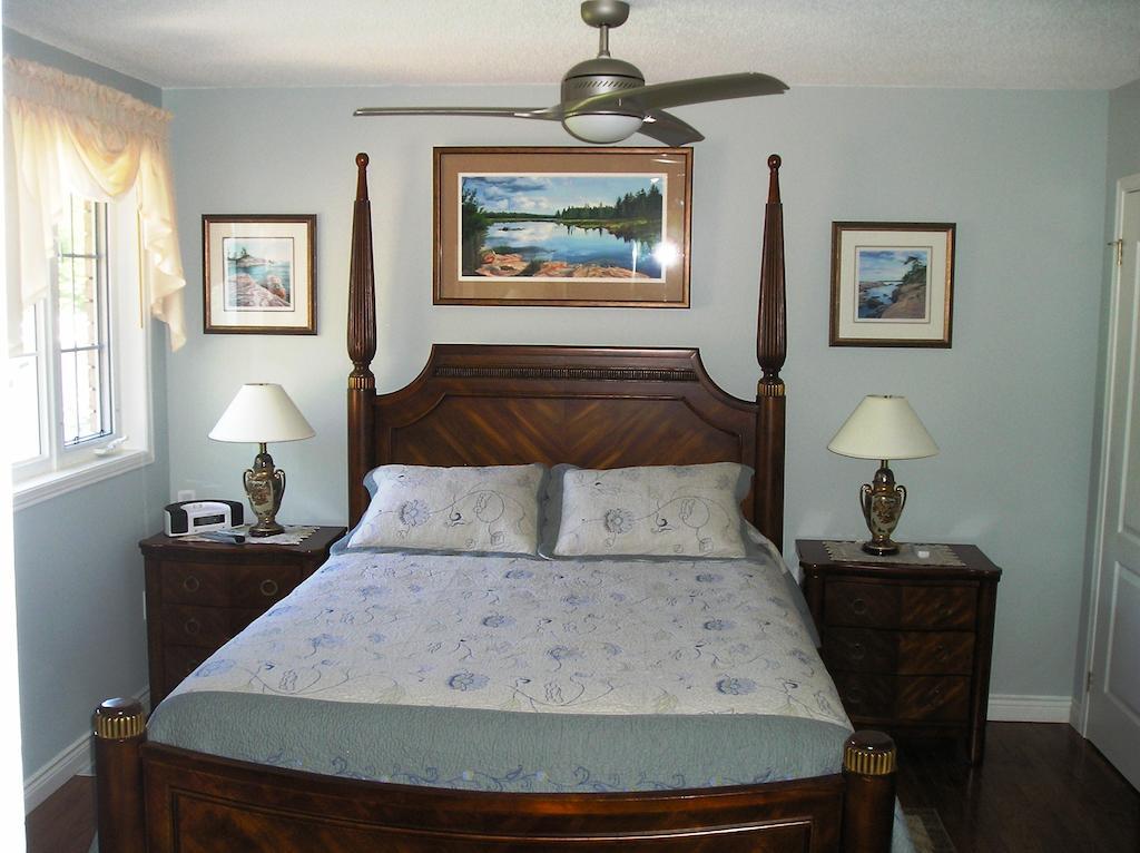 Tucked Inn The Harbour B&B Victoria Harbour Chambre photo