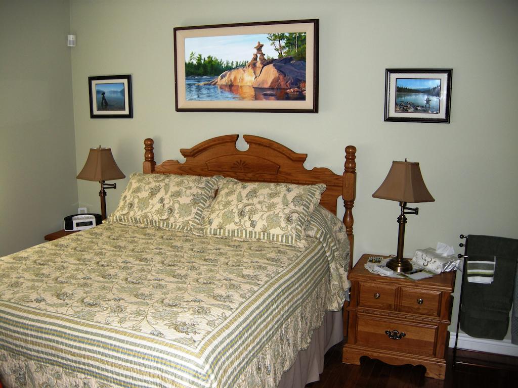 Tucked Inn The Harbour B&B Victoria Harbour Chambre photo