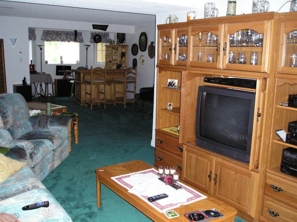 Tucked Inn The Harbour B&B Victoria Harbour Extérieur photo