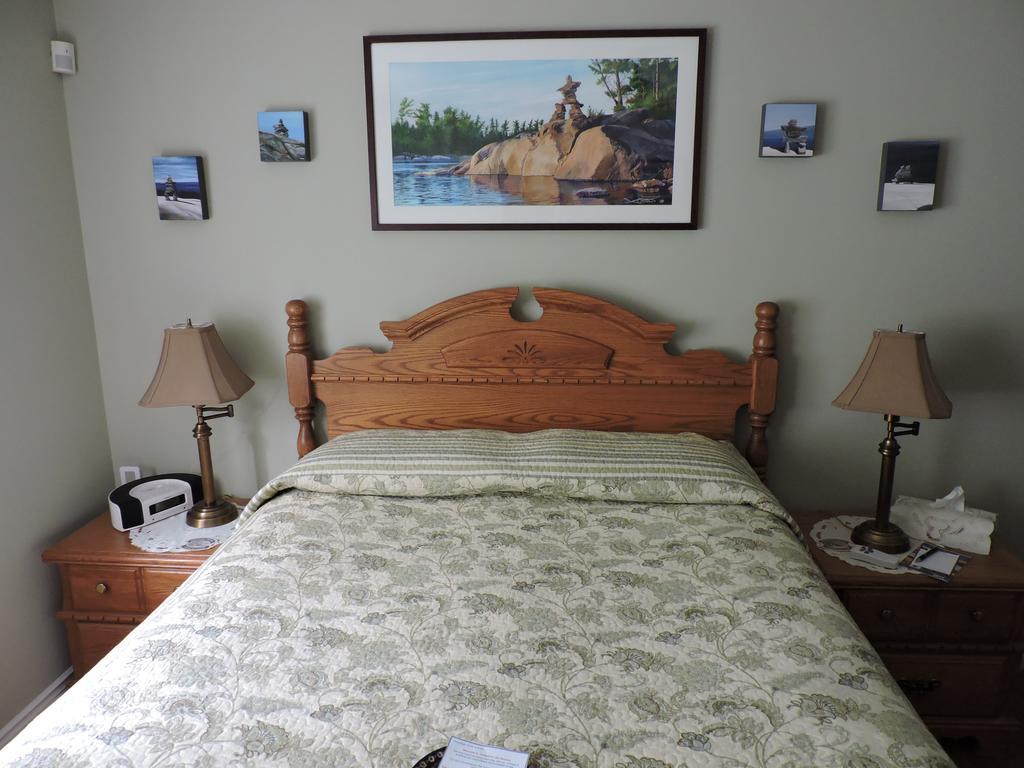 Tucked Inn The Harbour B&B Victoria Harbour Extérieur photo