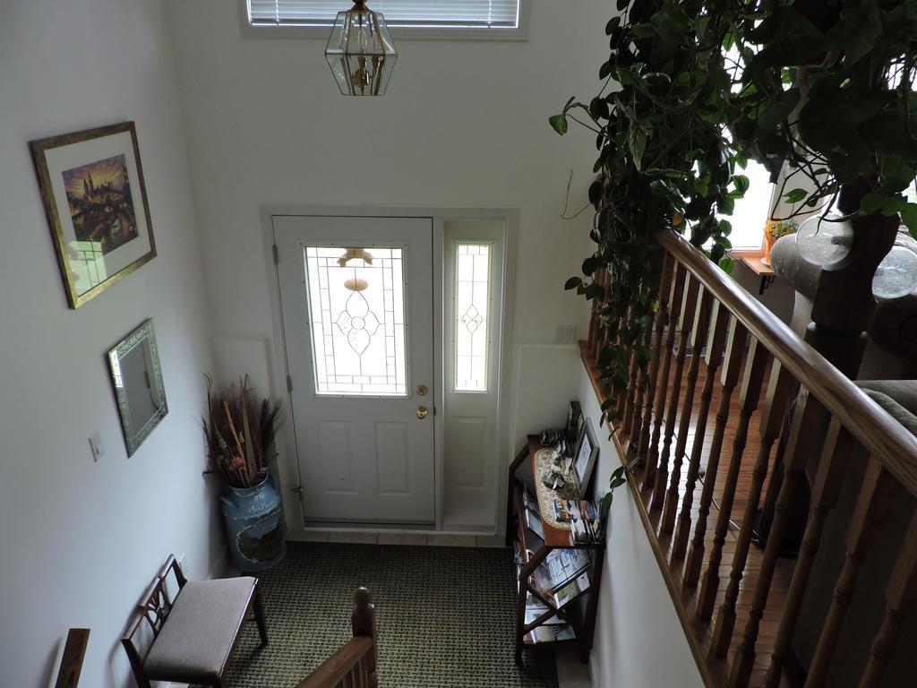 Tucked Inn The Harbour B&B Victoria Harbour Extérieur photo