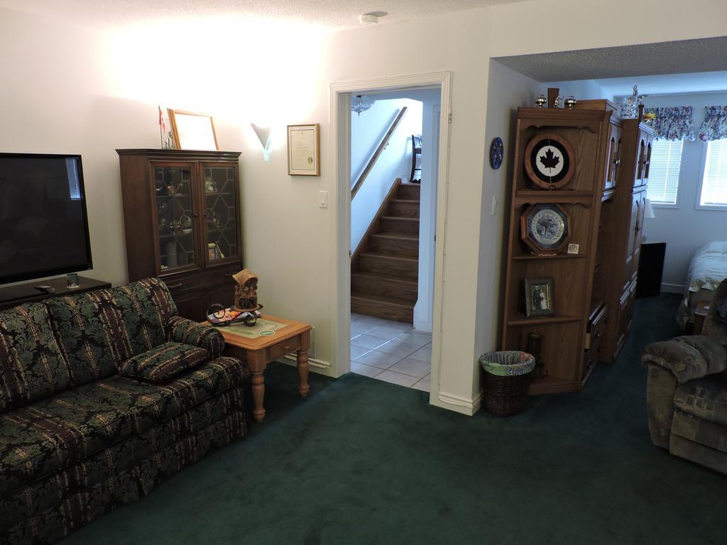 Tucked Inn The Harbour B&B Victoria Harbour Extérieur photo