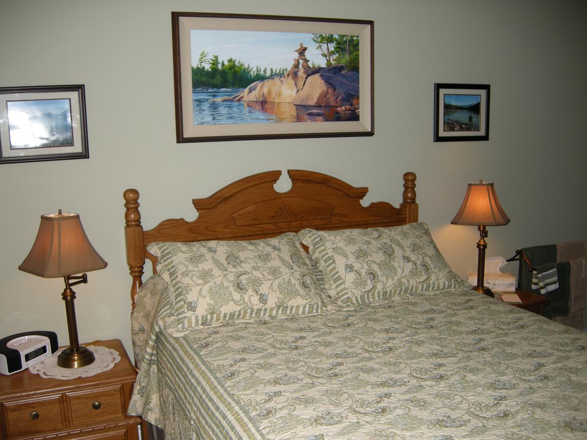 Tucked Inn The Harbour B&B Victoria Harbour Extérieur photo