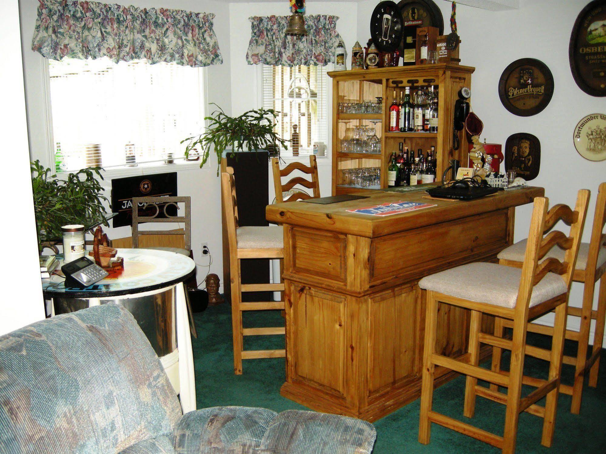 Tucked Inn The Harbour B&B Victoria Harbour Extérieur photo